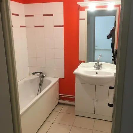 Appartement 3 Pieces En Face De La Gare De Creil. *