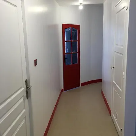 Appartement 3 Pieces En Face De La Gare De Creil. Lägenhet Creil